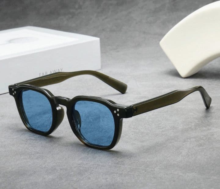 Man GM Thick Retro Oval at Sunnies by Mel, Harare — view 1 of 4
