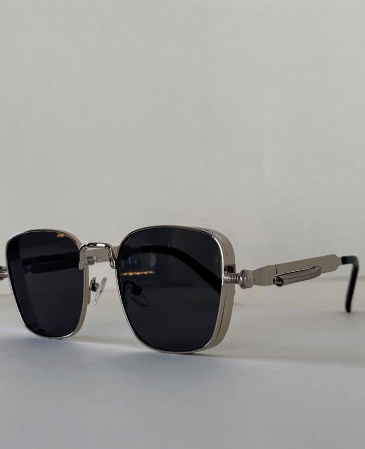Retro Square at Sunnies by Mel, Harare — view 1 of 2